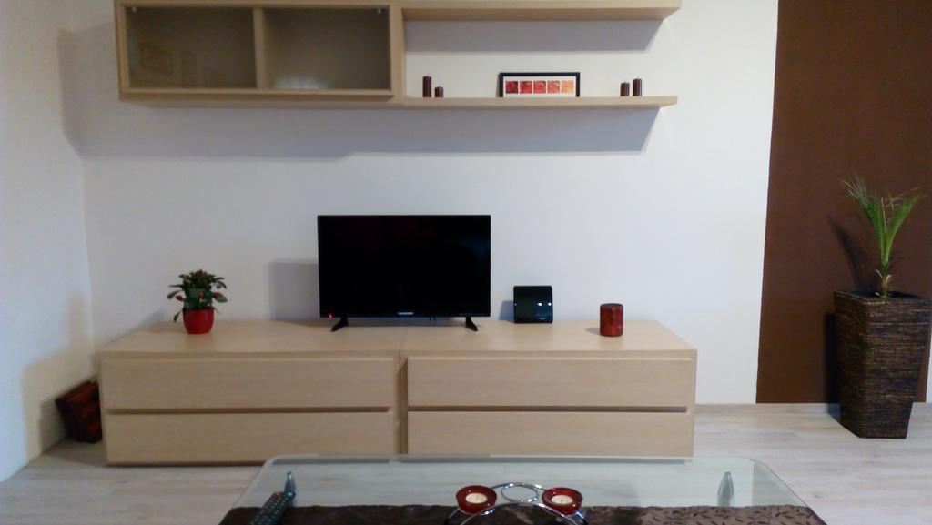 Mija Apartman S Vinnym Sklipkem, Zahradou A Grilem Kájov Exteriör bild